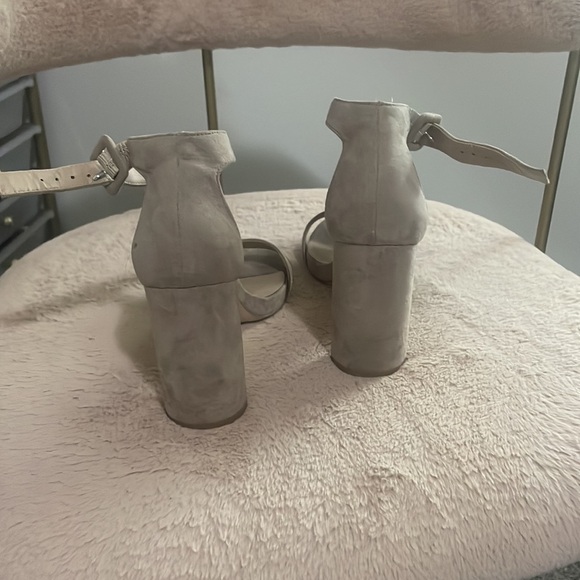 4 inch Nude heels - Picture 3 of 4